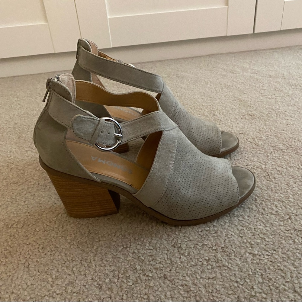 Women’s shoes